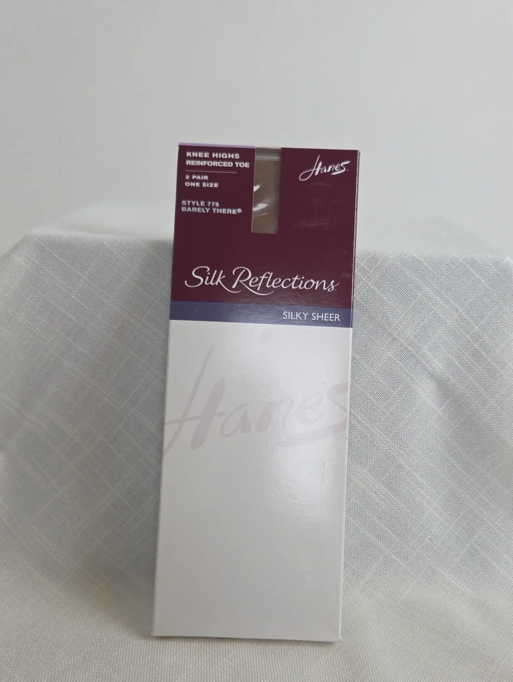 Hanes Silk Reflections Knee Highs - One Size Barely There